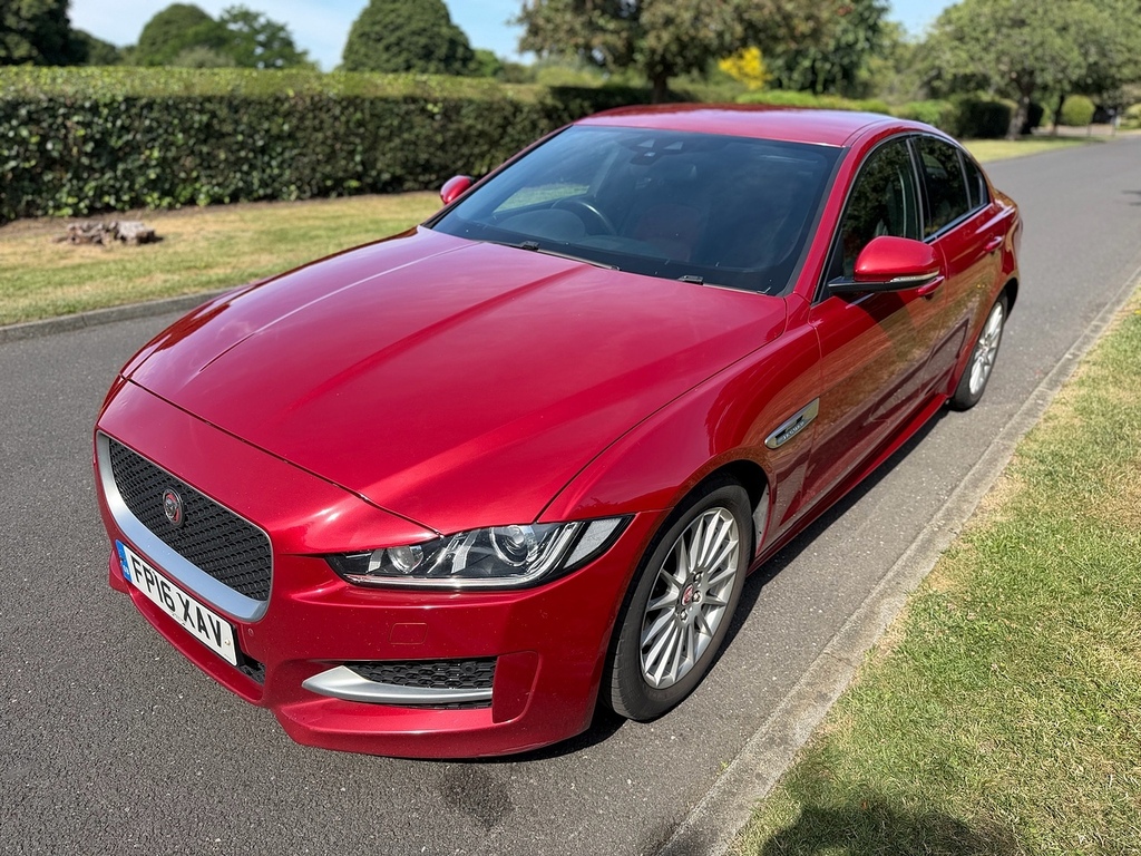 Jaguar XE 2.0D 180 R-sport Awd Saloon Blue #10