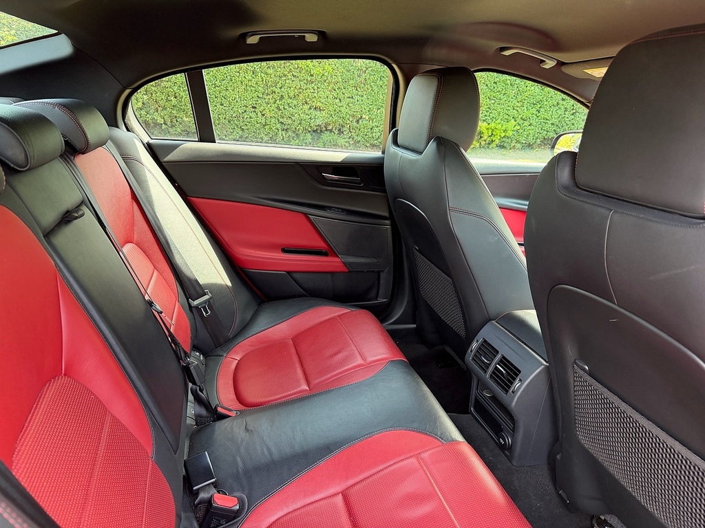Jaguar XE 2.0D 180 R-sport Awd Saloon Blue #23