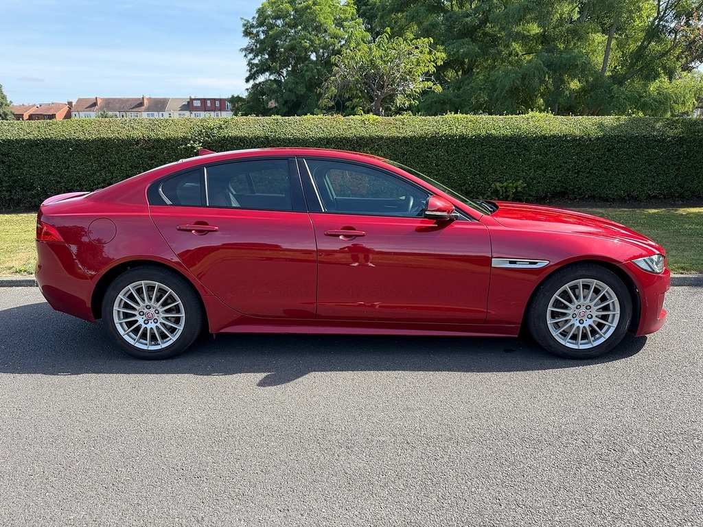Jaguar XE D R-sport U3590 Ulez Red #2