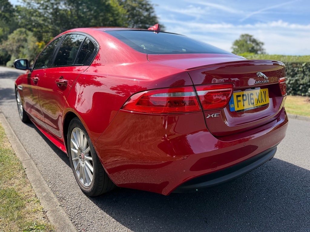 Jaguar XE 2.0D 180 R-sport Awd Saloon Blue #8