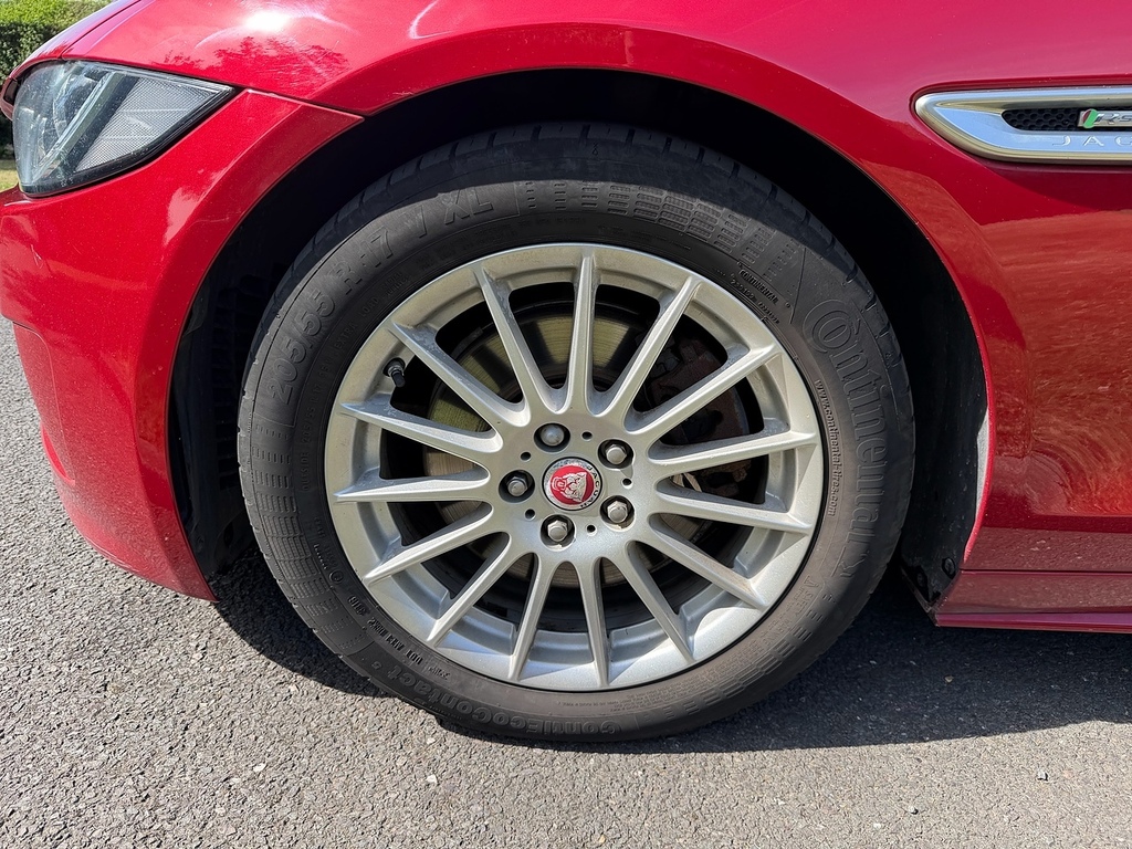 Jaguar XE 2.0D 180 R-sport Awd Saloon Blue #26