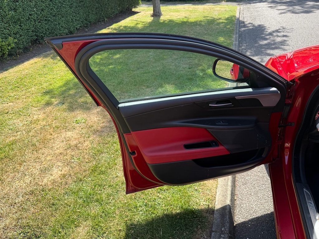 Jaguar XE 2.0D 180 R-sport Awd Saloon Blue #30