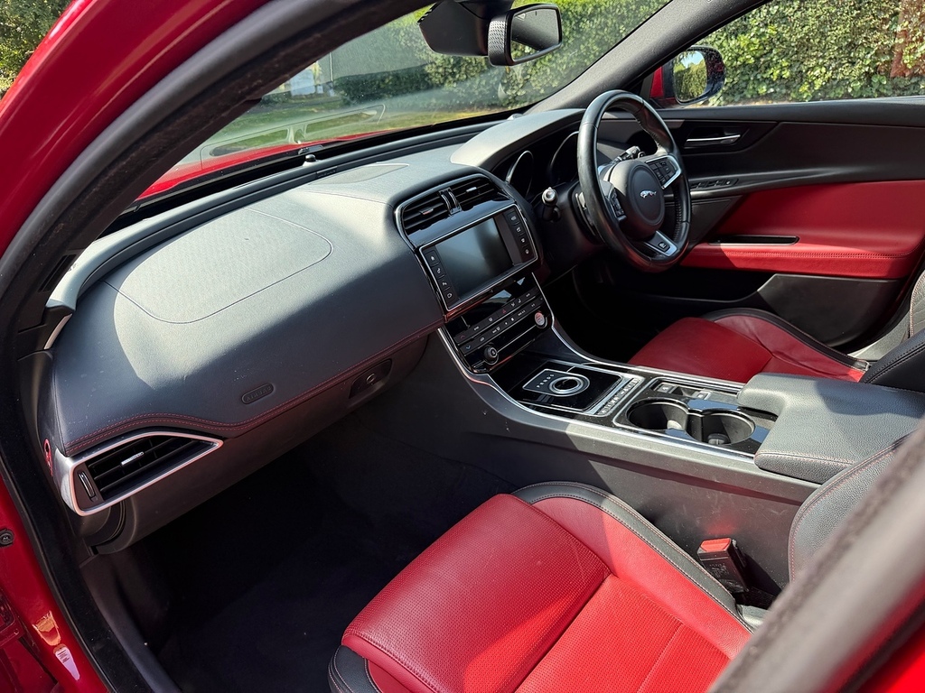 Jaguar XE 2.0D 180 R-sport Awd Saloon Blue #18