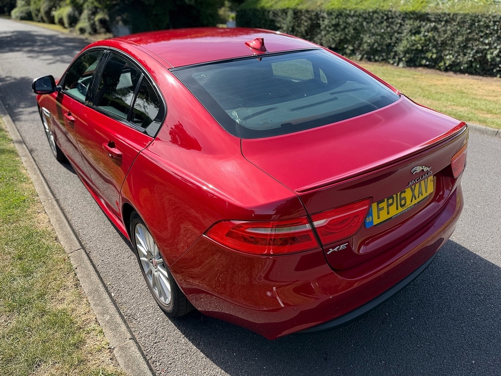 Jaguar XE 2.0D 180 R-sport Awd Saloon Blue #7