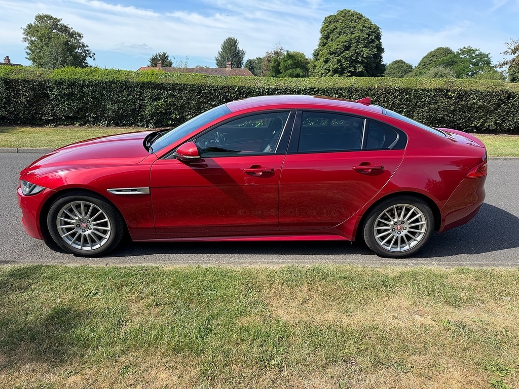 Jaguar XE 2.0D 180 R-sport Awd Saloon Blue #9
