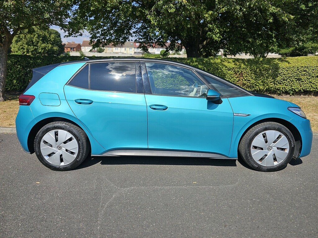 Volkswagen ID.3 Pro Performance Tech U3617 Ulez Blue #2