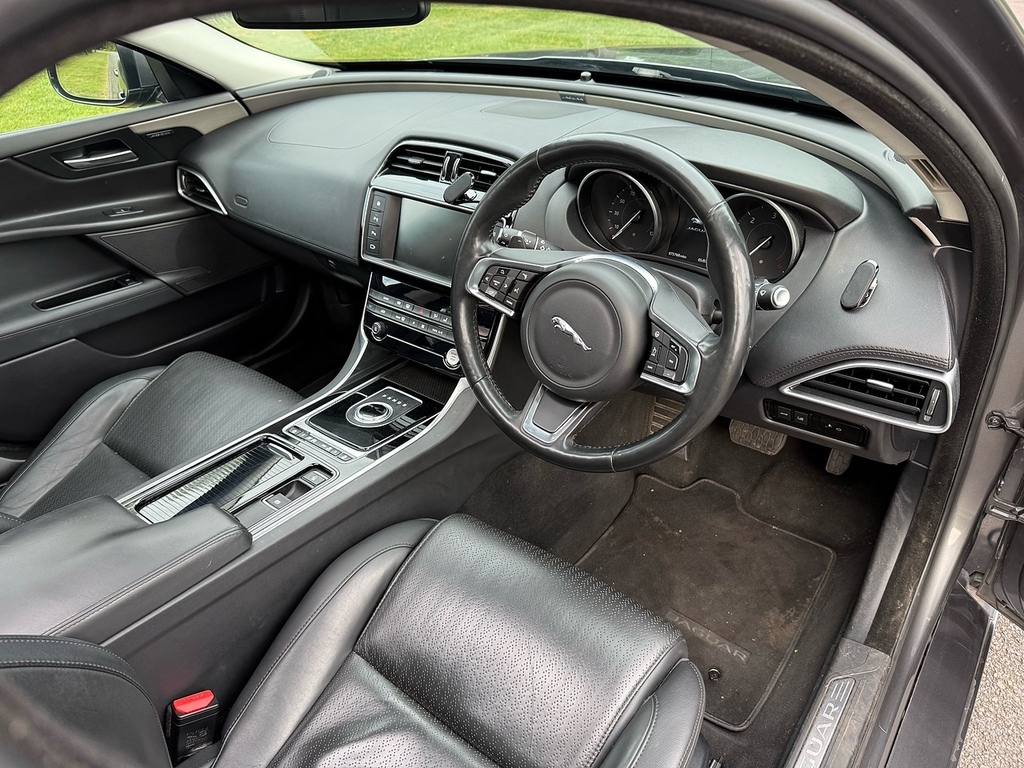 Jaguar XE 2.0 Se 178 Bhp Black #22