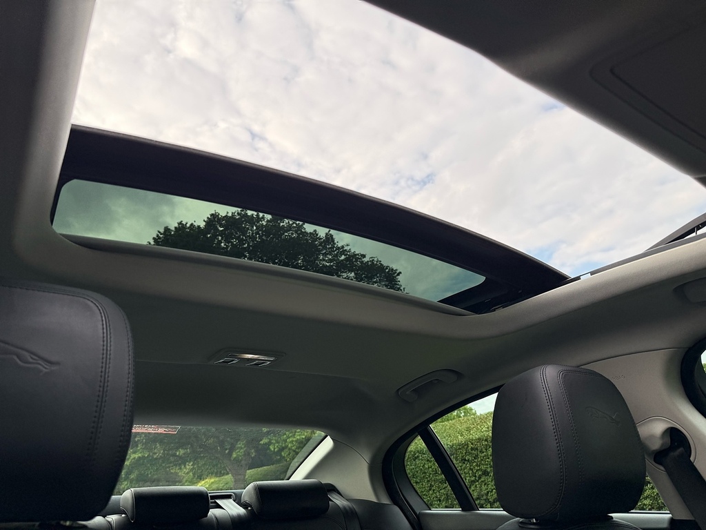 Jaguar XE 2.0 Se 178 Bhp Black #39