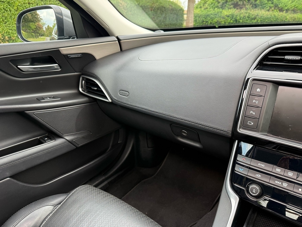Jaguar XE 2.0 Se 178 Bhp Black #36