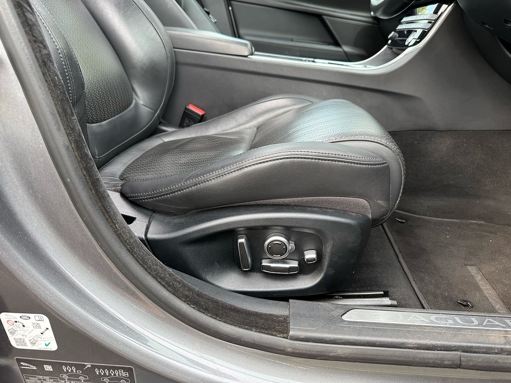 Jaguar XE 2.0 Se 178 Bhp Black #26