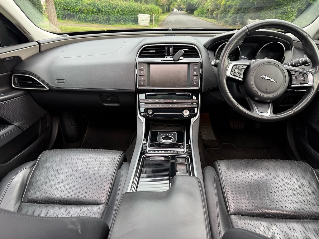 Jaguar XE 2.0 Se 178 Bhp Black #16