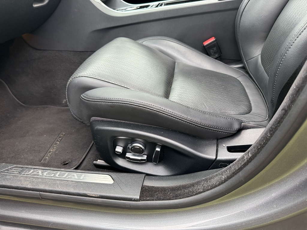 Jaguar XE 2.0 Se 178 Bhp Black #24