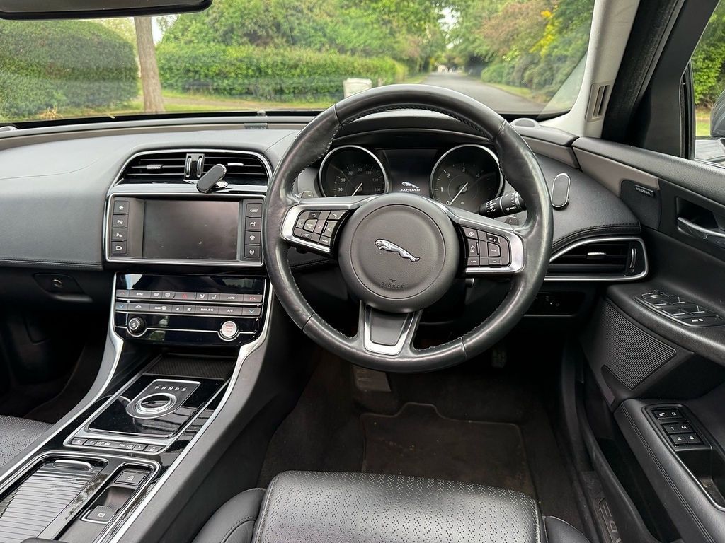 Jaguar XE 2.0 Se 178 Bhp Black #17