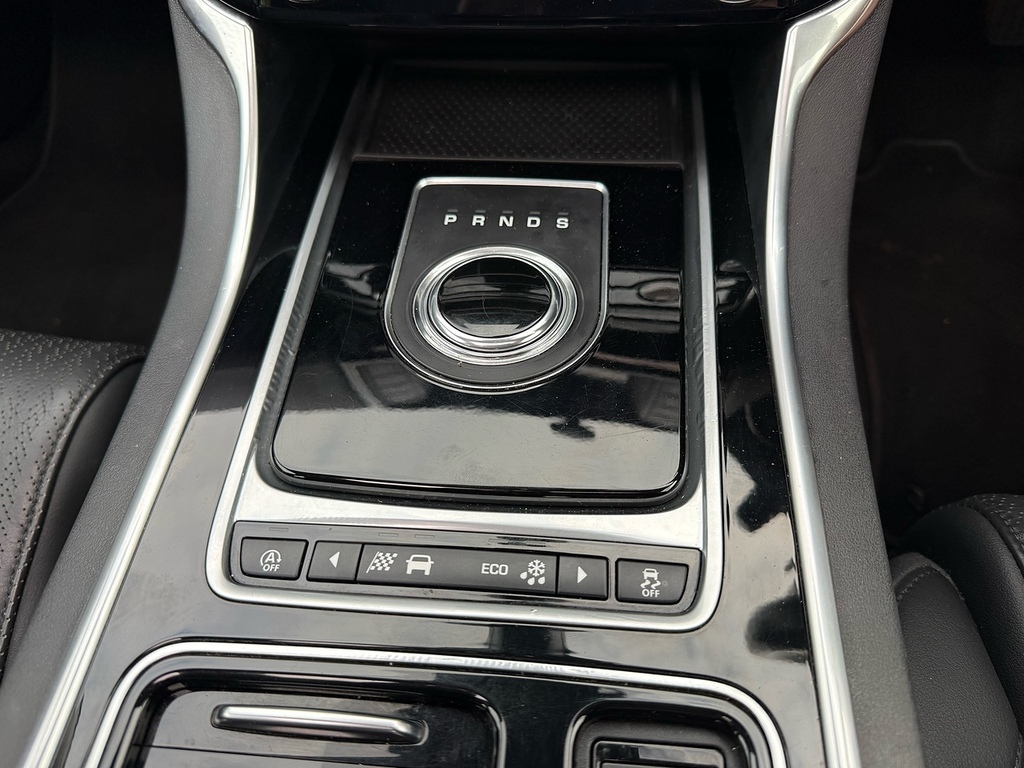 Jaguar XE 2.0 Se 178 Bhp Black #31
