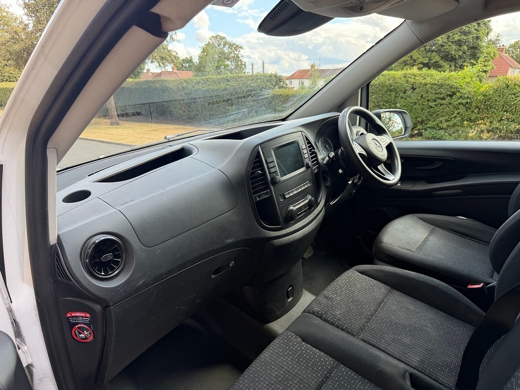 Mercedes-Benz eVito Evito Progressive L2 41Kw White #17