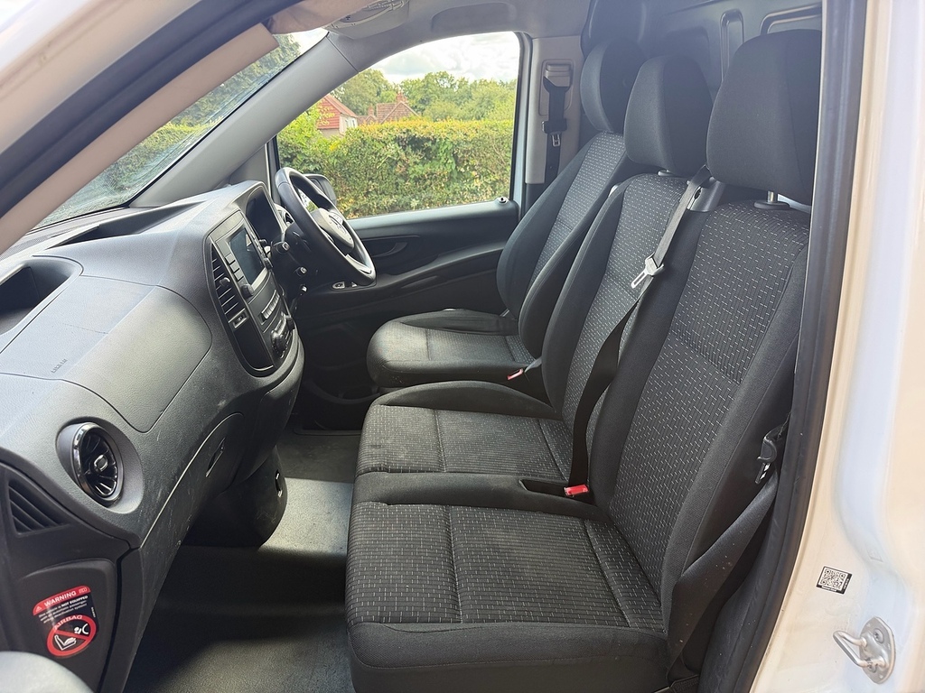Mercedes-Benz eVito Evito Progressive L2 41Kw White #18