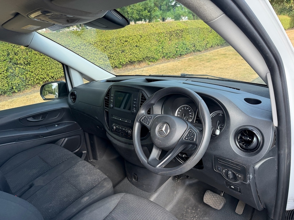 Mercedes-Benz eVito Evito Progressive L2 41Kw White #19