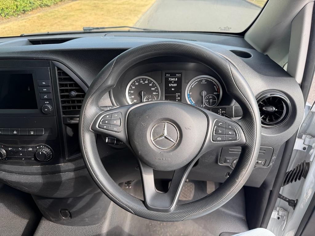 Mercedes-Benz eVito Evito Progressive L2 41Kw White #16