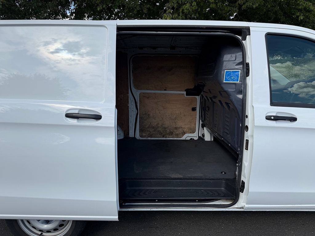 Mercedes-Benz eVito Evito Progressive L2 41Kw White #24