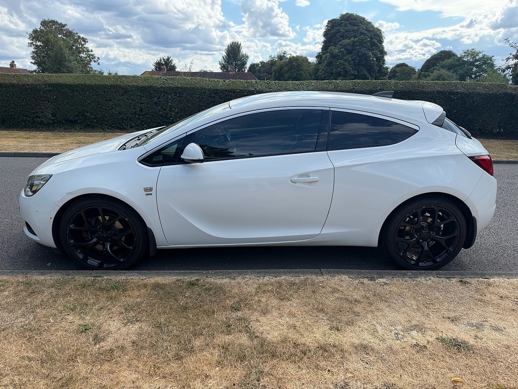 Vauxhall Astra GTC Astra Gtc Limited Edition Cdti Ss Red #9