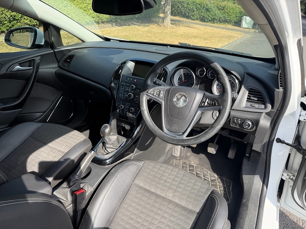Vauxhall Astra GTC Astra Gtc Limited Edition Cdti Ss Red #21