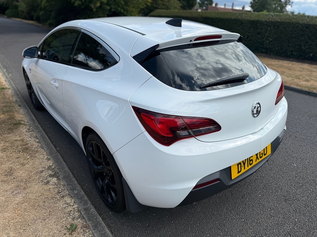Vauxhall Astra GTC Astra Gtc Limited Edition Cdti Ss Red #7