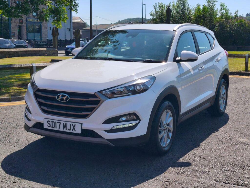 Hyundai Tucson 1.7 Crdi Blue Drive Se Nav Euro 6 Ss SD17MJX White #3