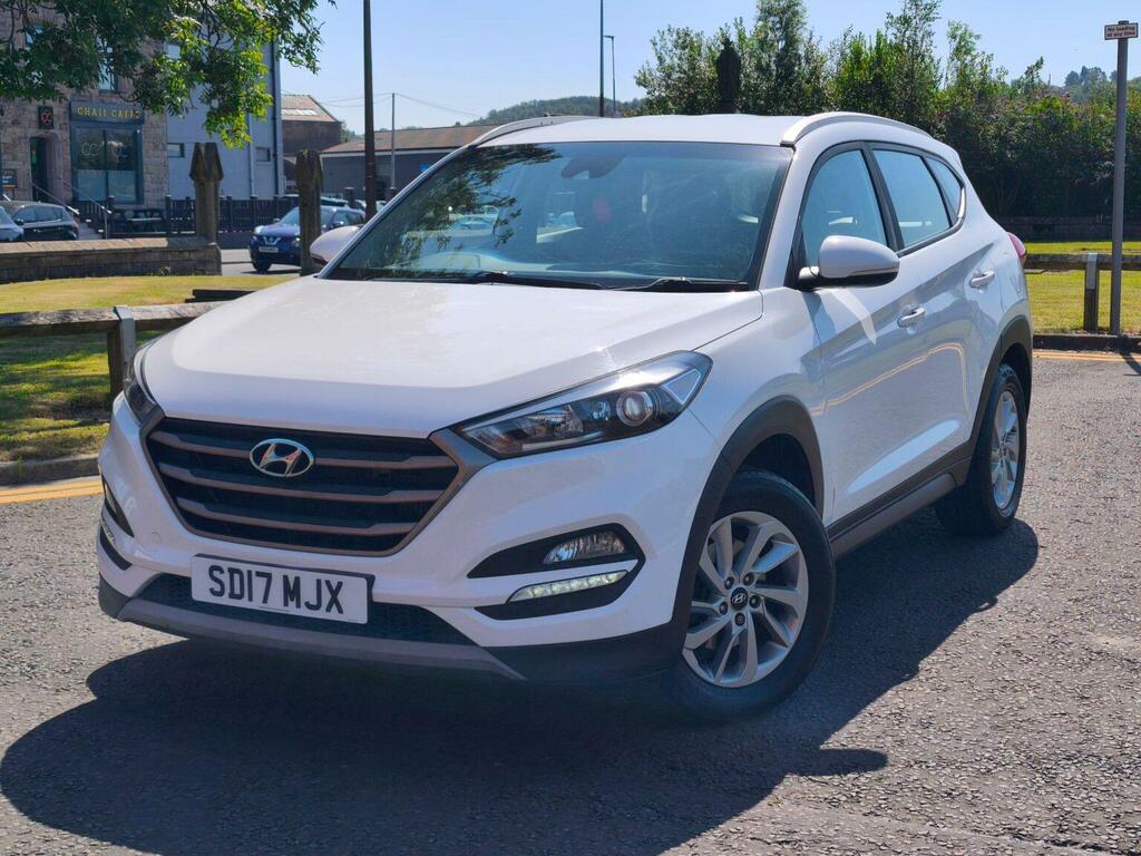 Hyundai Tucson 1.7 Crdi Blue Drive Se Nav Euro 6 Ss SD17MJX White #2