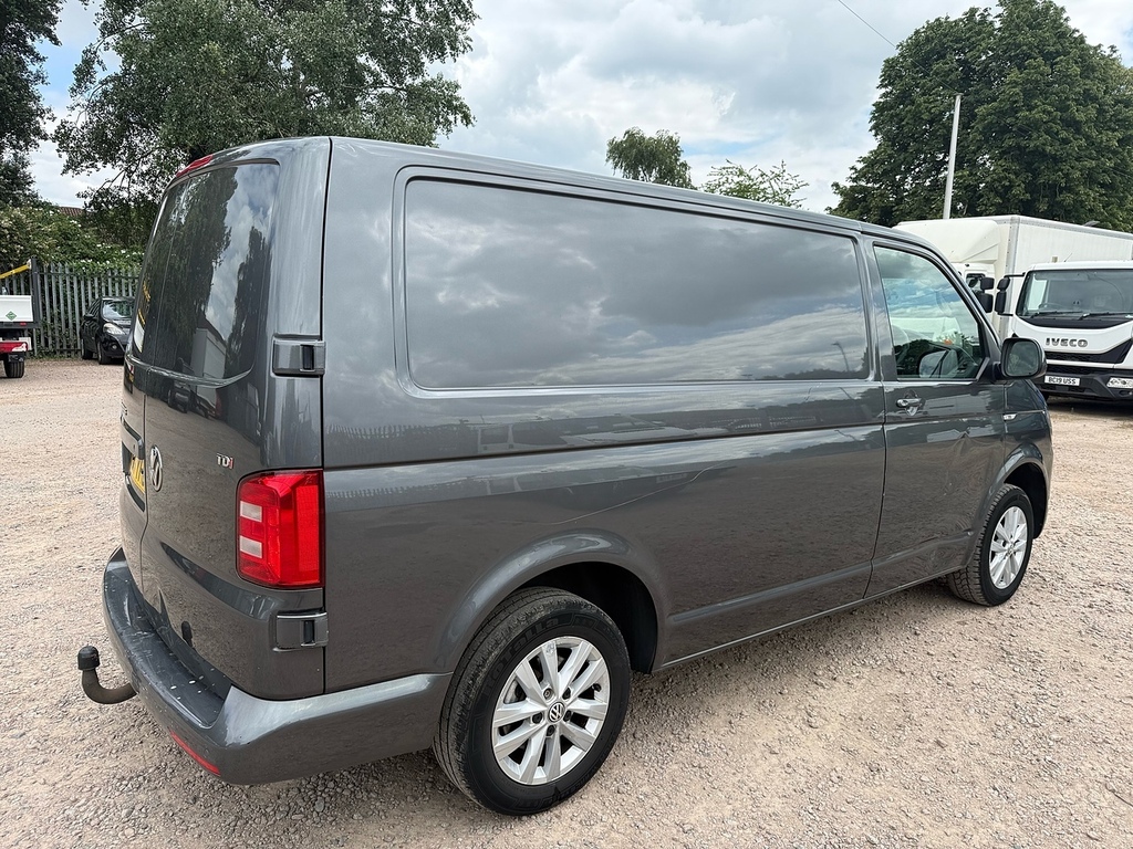 Volkswagen Transporter T32 Kombi Highline Lwb Eu6 204 Ps 2.0 Tdi Bmt 7Sp White #4
