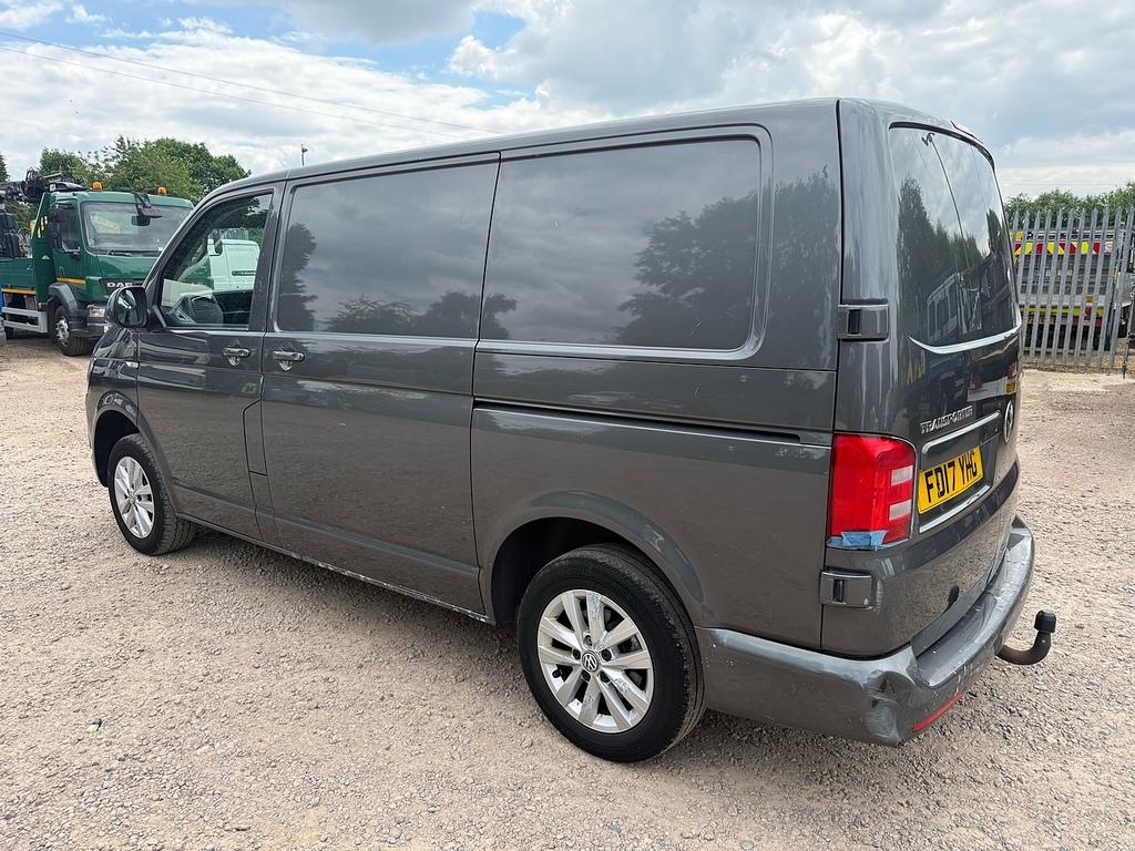 Volkswagen Transporter T32 Kombi Highline Lwb Eu6 204 Ps 2.0 Tdi Bmt 7Sp White #3