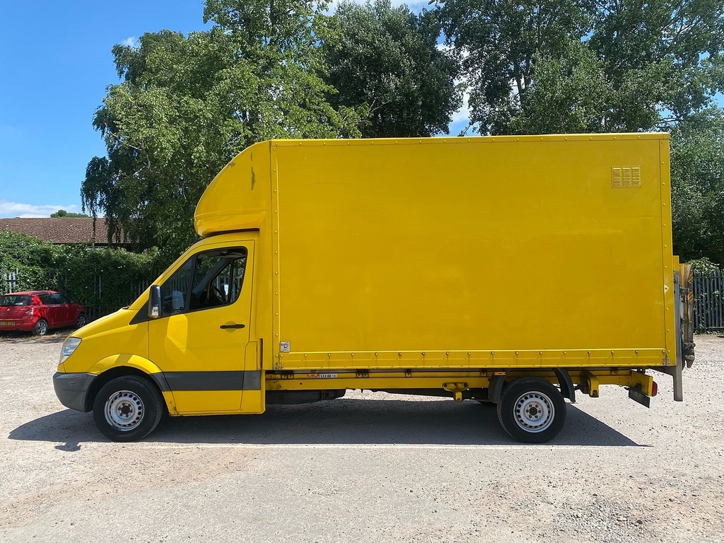 Mercedes-Benz Sprinter 313 Cdi Yellow #4