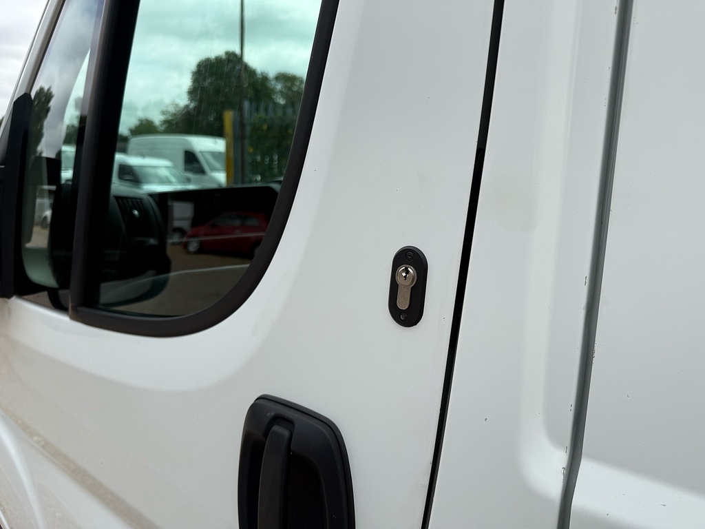 Citroen Relay Bluehdi 33 Enterprise White #4