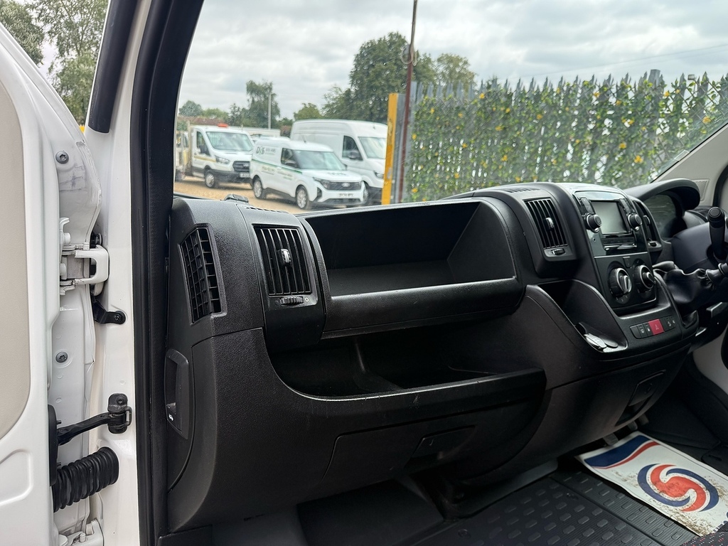 Citroen Relay Bluehdi 35 Plus Ready White #12