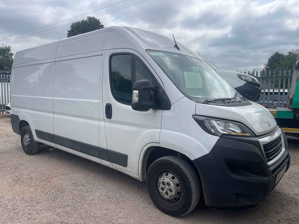 Peugeot Boxer Bluehdi 335 Professional Premium White