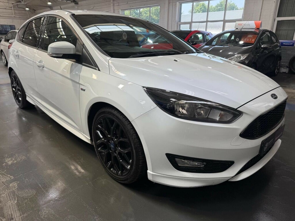 Ford Focus Hatchback 1.0T Ecoboost St-line Euro 6 Ss SE17SKU White #2