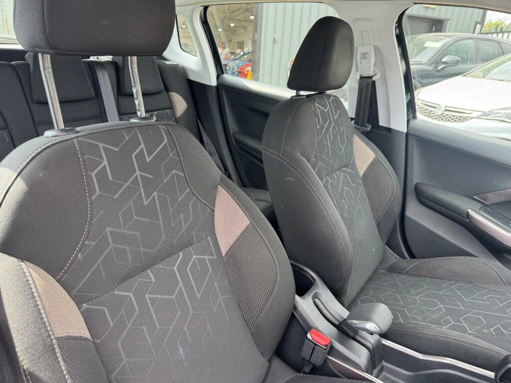 Peugeot 2008 Active White #7