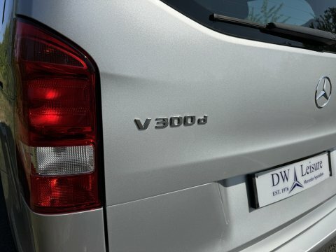 Mercedes-Benz V Class Mpv Black #26