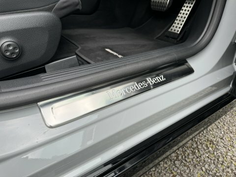 Mercedes-Benz EQE Saloon Black #21