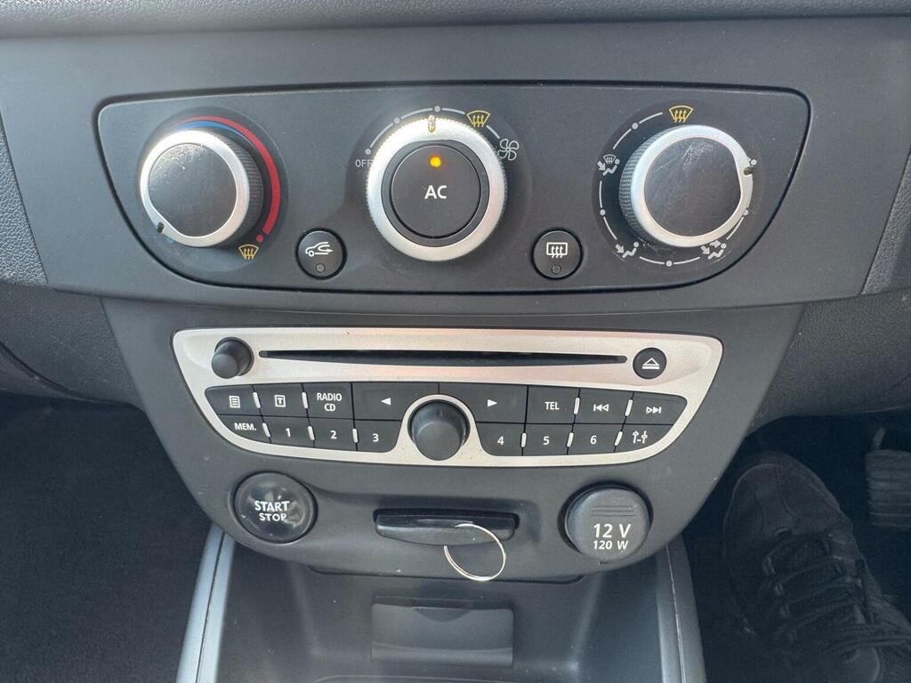 Renault Megane Hatchback Silver #11