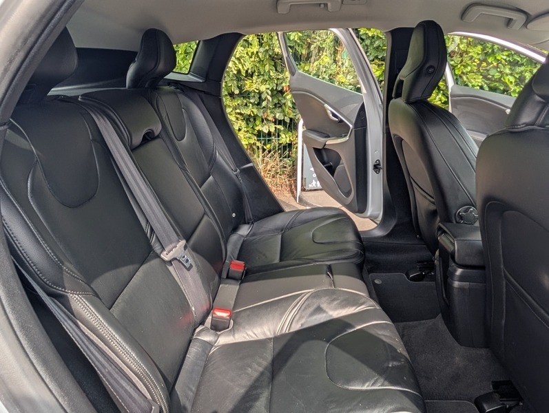 Volvo V40 2.0 D3 Se Lux Nav 148 Bhp Red #14