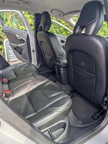 Volvo V40 2.0 D3 Se Lux Nav 148 Bhp Red #12