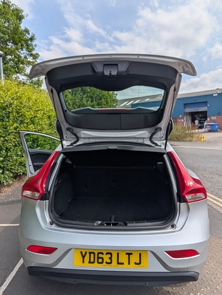 Volvo V40 2.0 D3 Se Lux Nav 148 Bhp Red #8