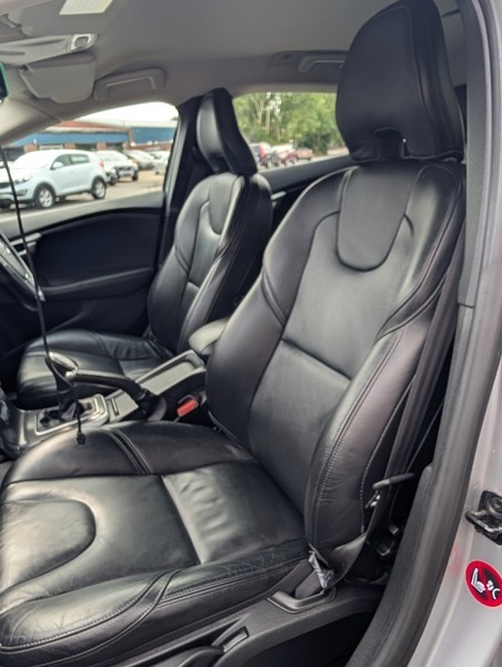 Volvo V40 2.0 D3 Se Lux Nav 148 Bhp Red #18