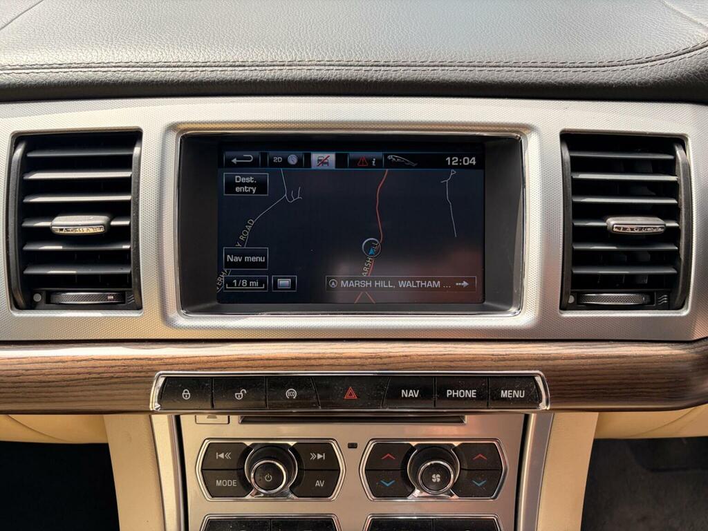 Jaguar XF 2.2 D Luxury 200 Bhp Silver #17