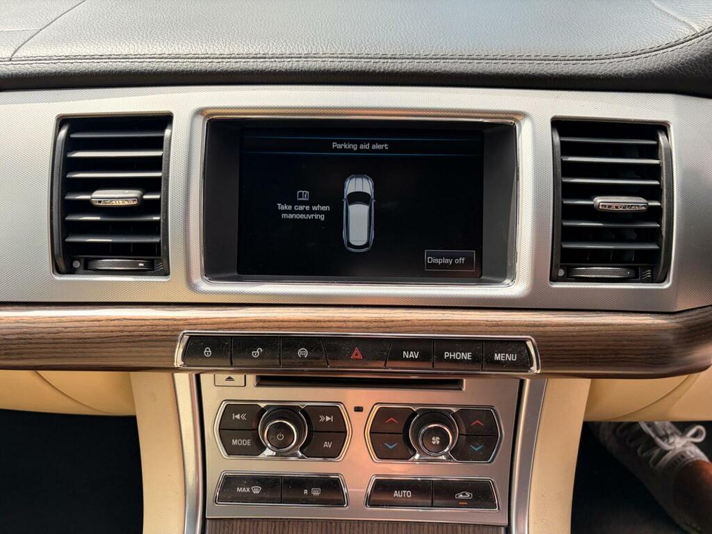 Jaguar XF 2.2 D Luxury 200 Bhp Silver #18