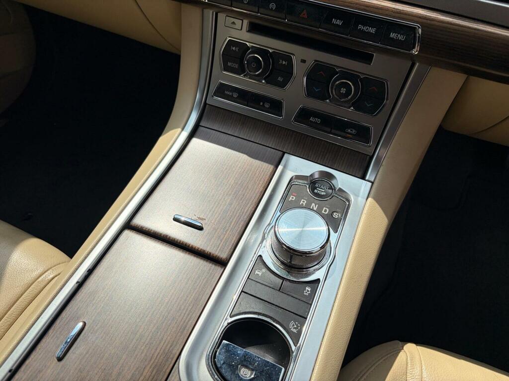 Jaguar XF 2.2 D Luxury 200 Bhp Silver #13