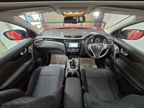 Nissan Qashqai 2017 66 1.2 Red #3