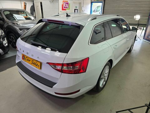 Skoda Superb 2022 22 2.0 White #2