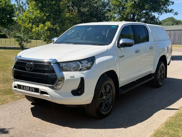 Toyota HILUX Pickup White #2