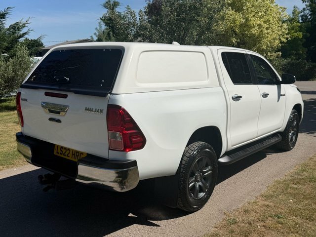 Toyota HILUX Pickup White #6
